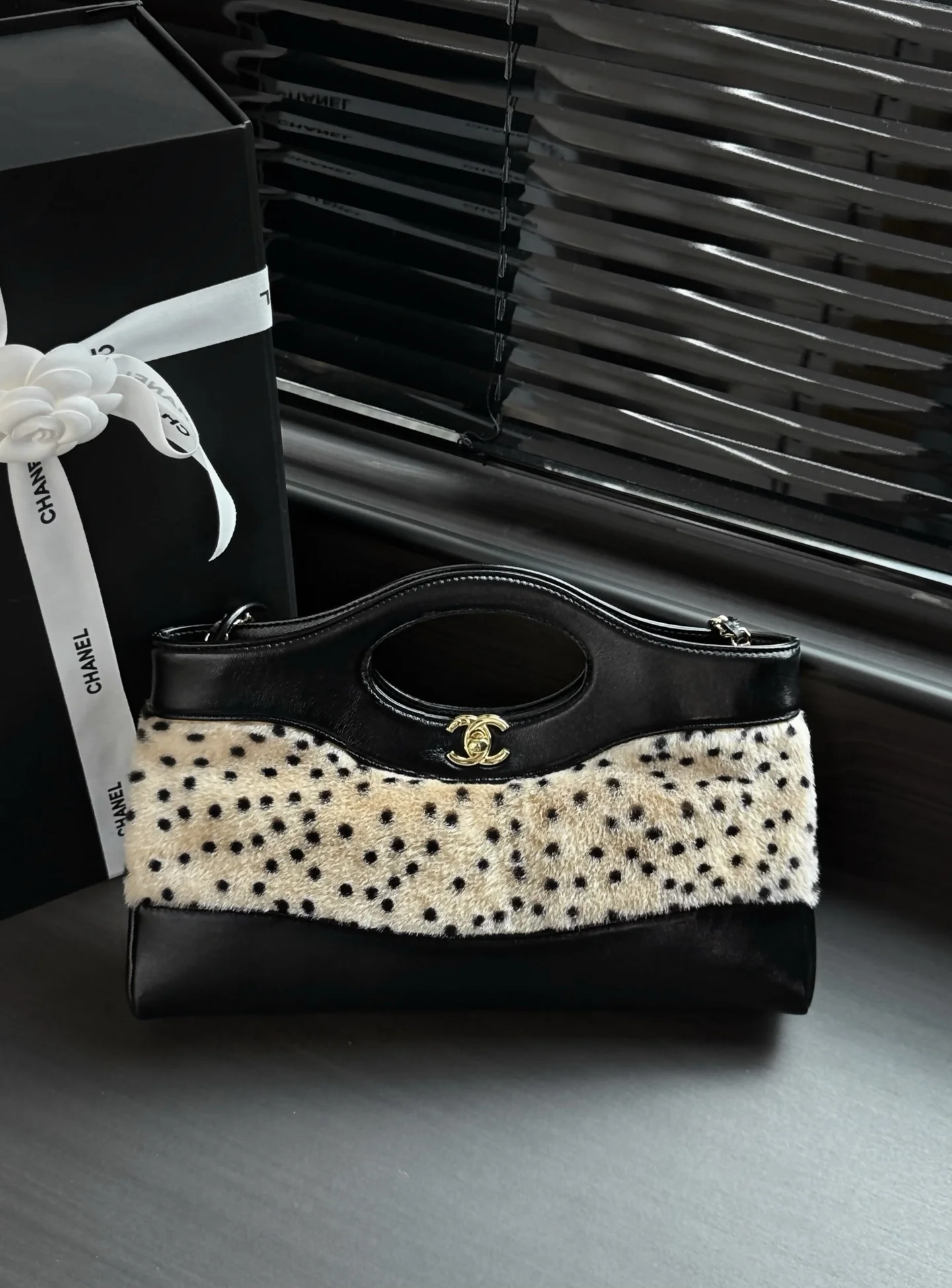 1-280 Chanel 26A Handbag 32cm - Image 1
