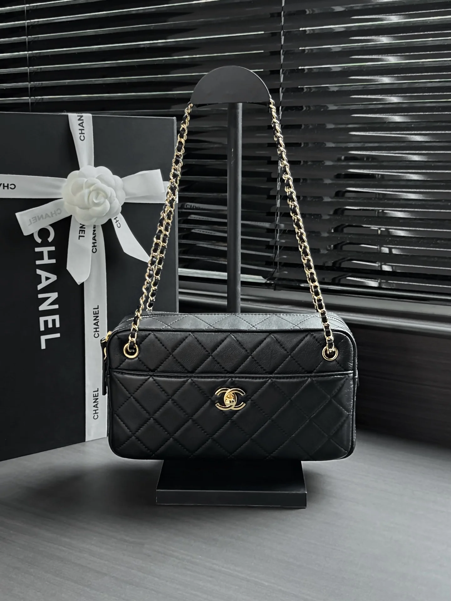 1-286 Chanel Handbag 24.5cm - Image 1