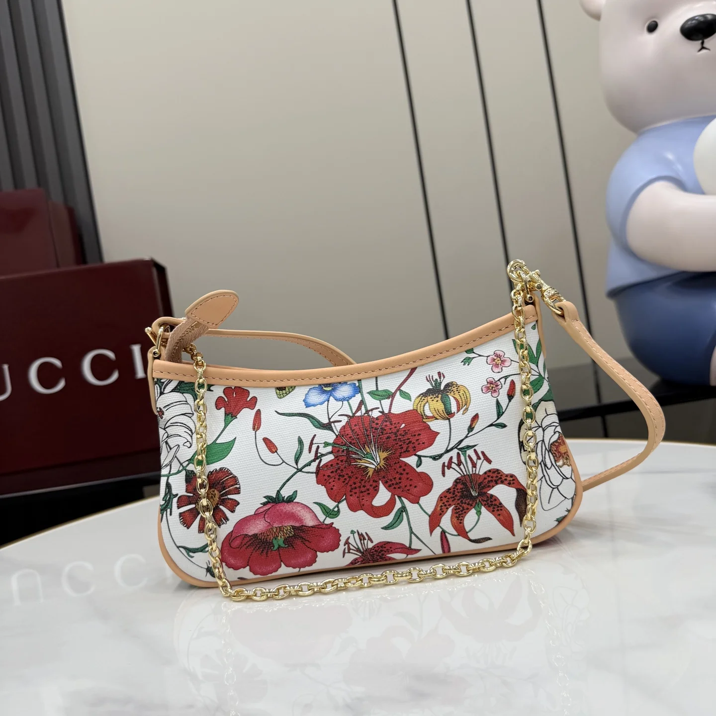 1-365 Gucci Generation Flora Print Shoulder Bag with Chain 21cm - Image 1