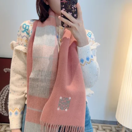 Replica Loewe collection image