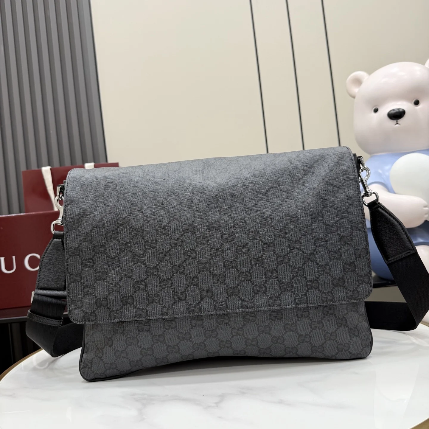1-418 Gucci Essence Classic GG Messenger Bag Black 35.5cm - Image 1