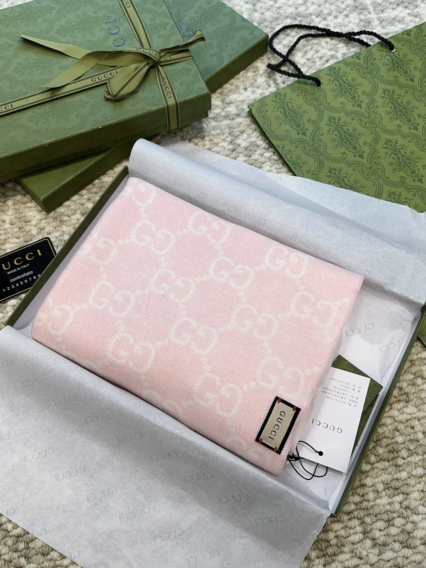 1-42 Gucci GG Reversible Cashmere Scarf 47*200cm - Image 1