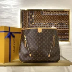 Louis Vuitton Graceful MM Monogram Hobo Bag M40354