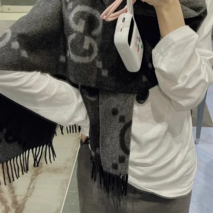 Burberry Burberry Equestrian Knight Jacquard Double-Sided Cashmere Scarf 35x190cm product photo