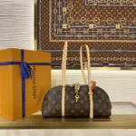 Louis Vuitton Squire East West Monogram M28953