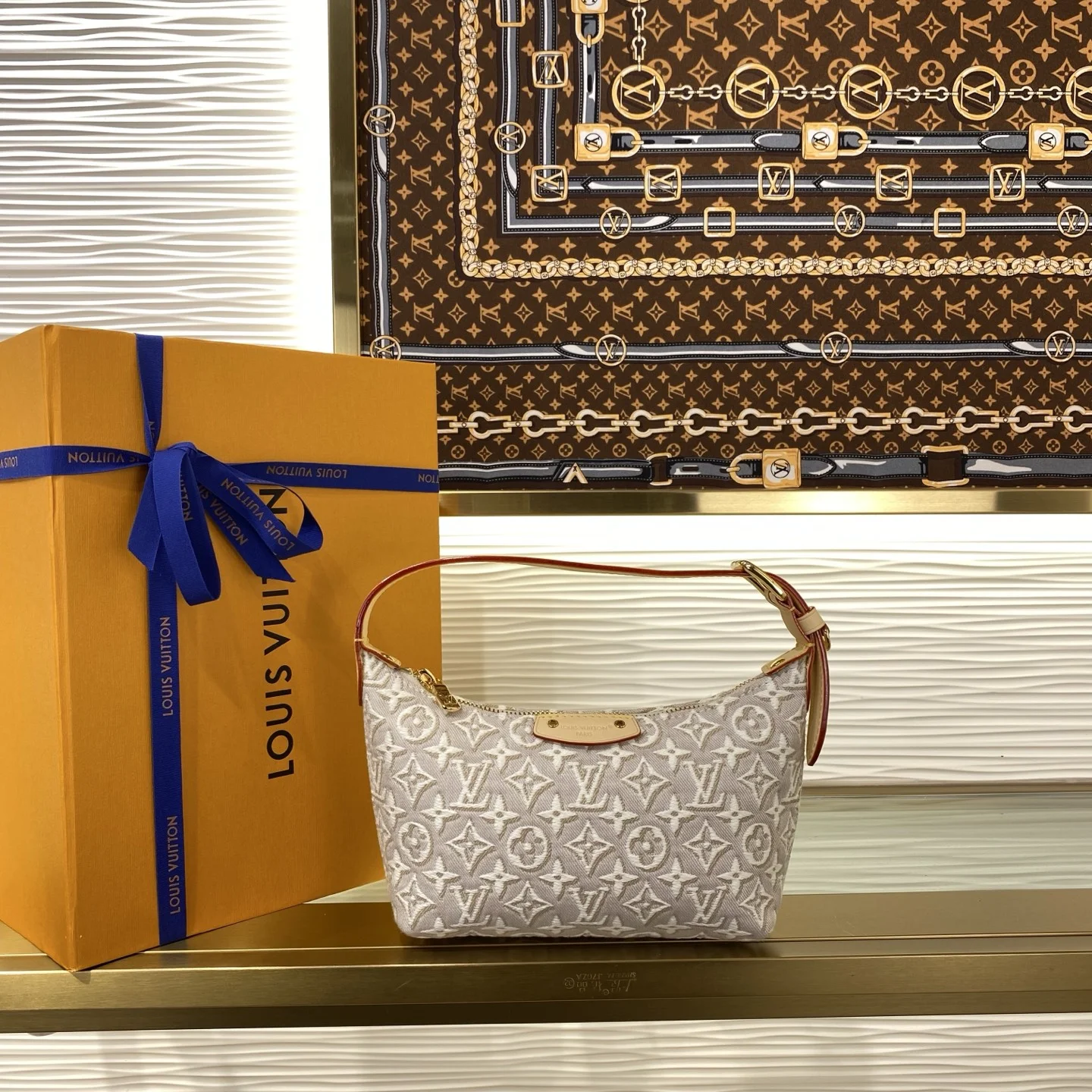 1-737 Louis Vuitton Pochette Hills Monogram Embleme M29879 - Image 1