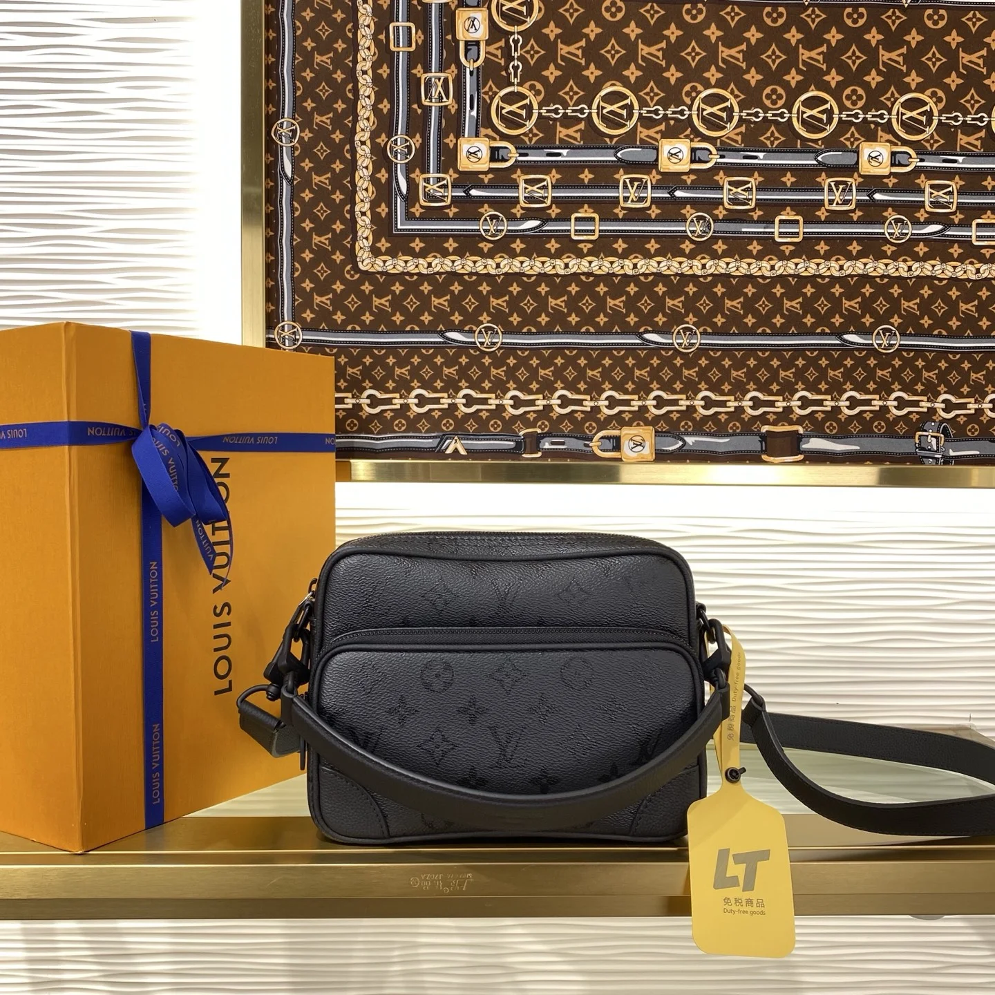 1-742 Louis Vuitton Nil Messenger Bag Taurillon Black M26783 - Image 1