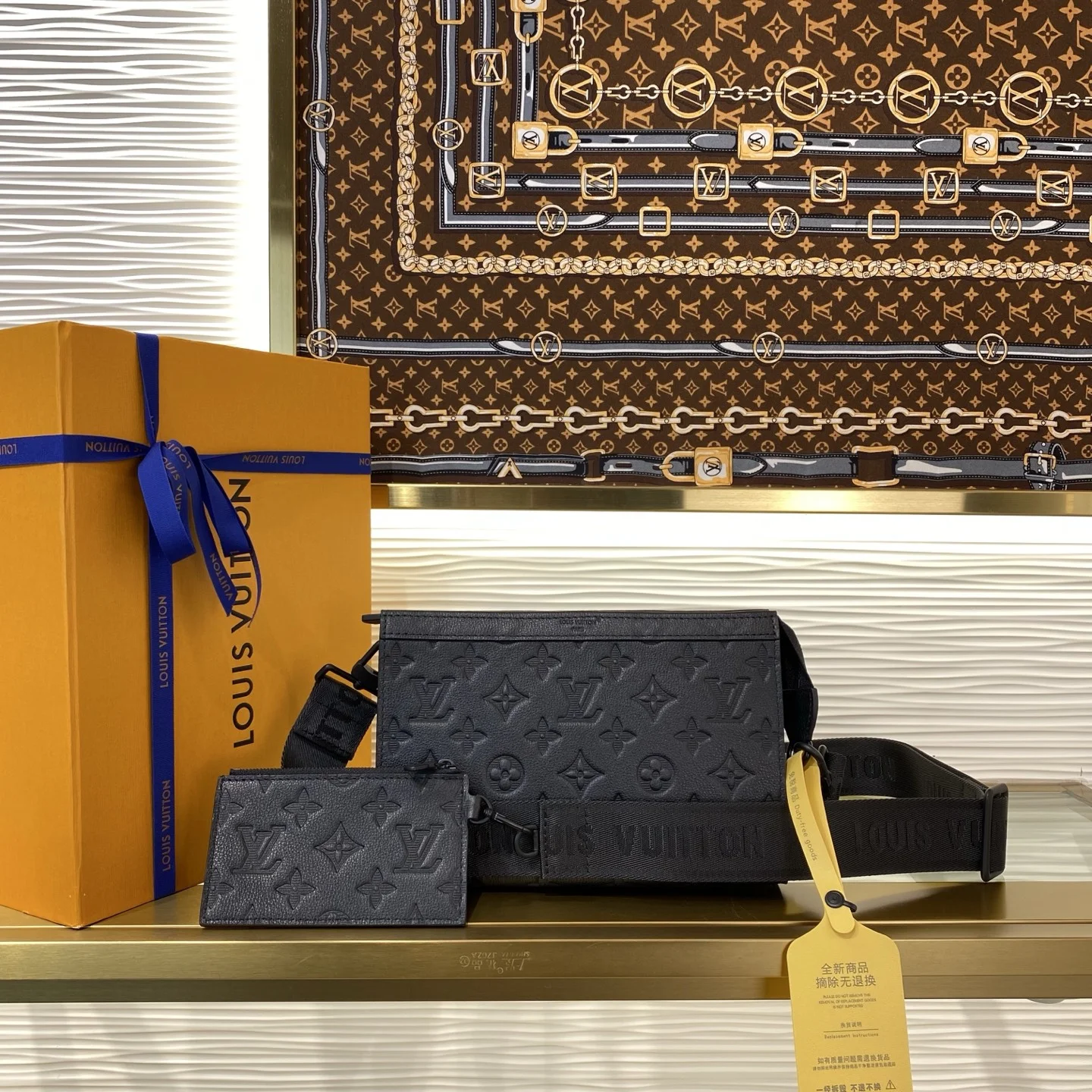 1-743 Louis Vuitton Gaston Wearable Wallet Taurillon Black M81115 - Image 1
