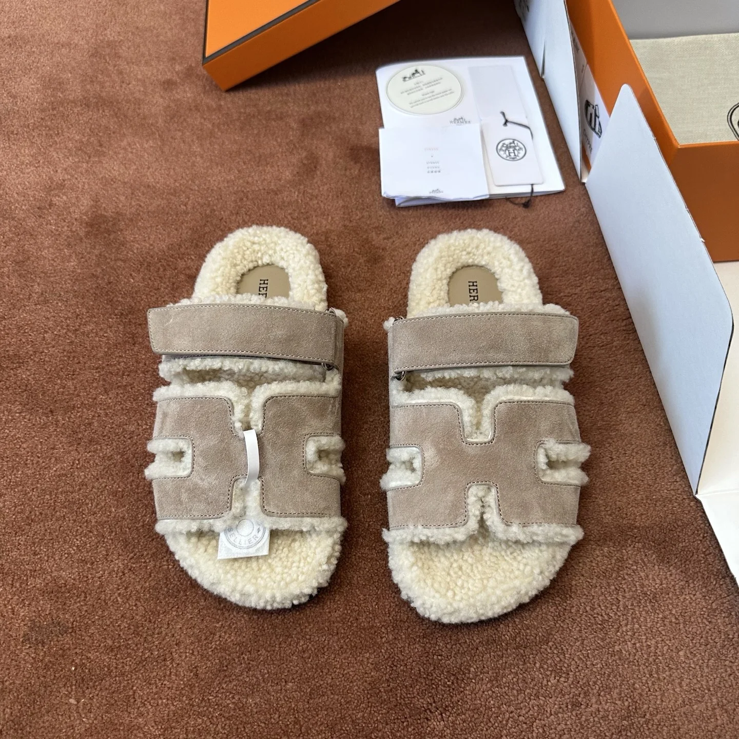 1-759 Hermès Chypre Shearling Sandal - Image 1