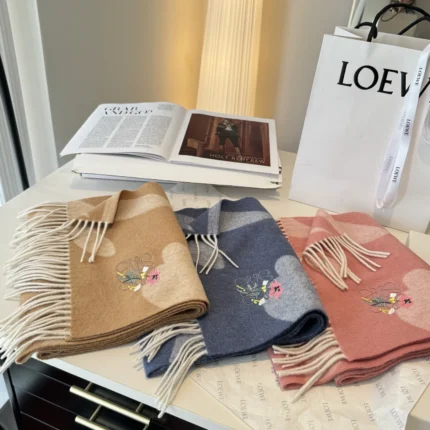 Replica Loewe collection image