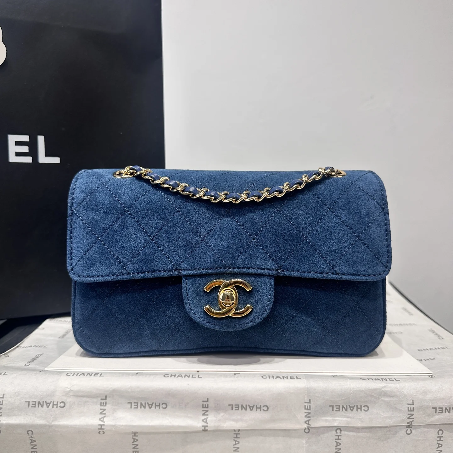 2-2043 Chanel 26B Maxi Mini Flap Bag 20cm - Image 1