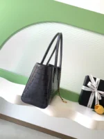 Chanel 26S Cerf Crocodile-Embossed Tote Bag 39cm - Image 2