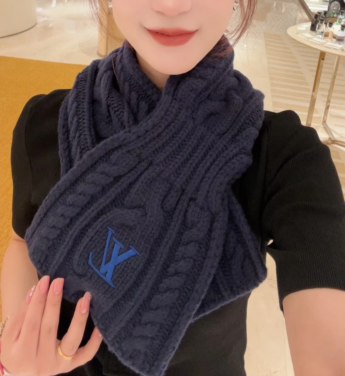 2-2251 Louis Vuitton Only LV Mini Cable Knit Wool Scarf 135x20cm - Image 1
