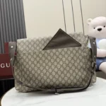 Gucci GG Supreme Diaper Messenger Bag 44cm - Image 2