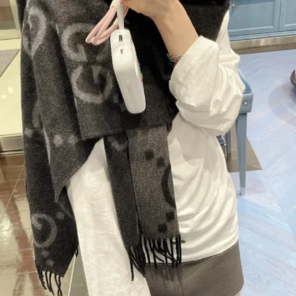 Burberry Burberry Equestrian Knight Jacquard Double-Sided Cashmere Scarf 35x190cm product photo