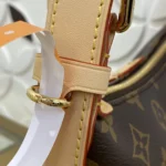 Louis Vuitton Pochette Hills Monogram M27509 - Image 2