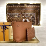Louis Vuitton Neverfull MM Tote M12061 - Image 3