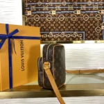 Louis Vuitton Amazone Crossbody Bag Vintage M14014 - Image 3