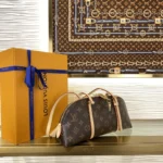 Louis Vuitton Squire East West Monogram M28953 - Image 3