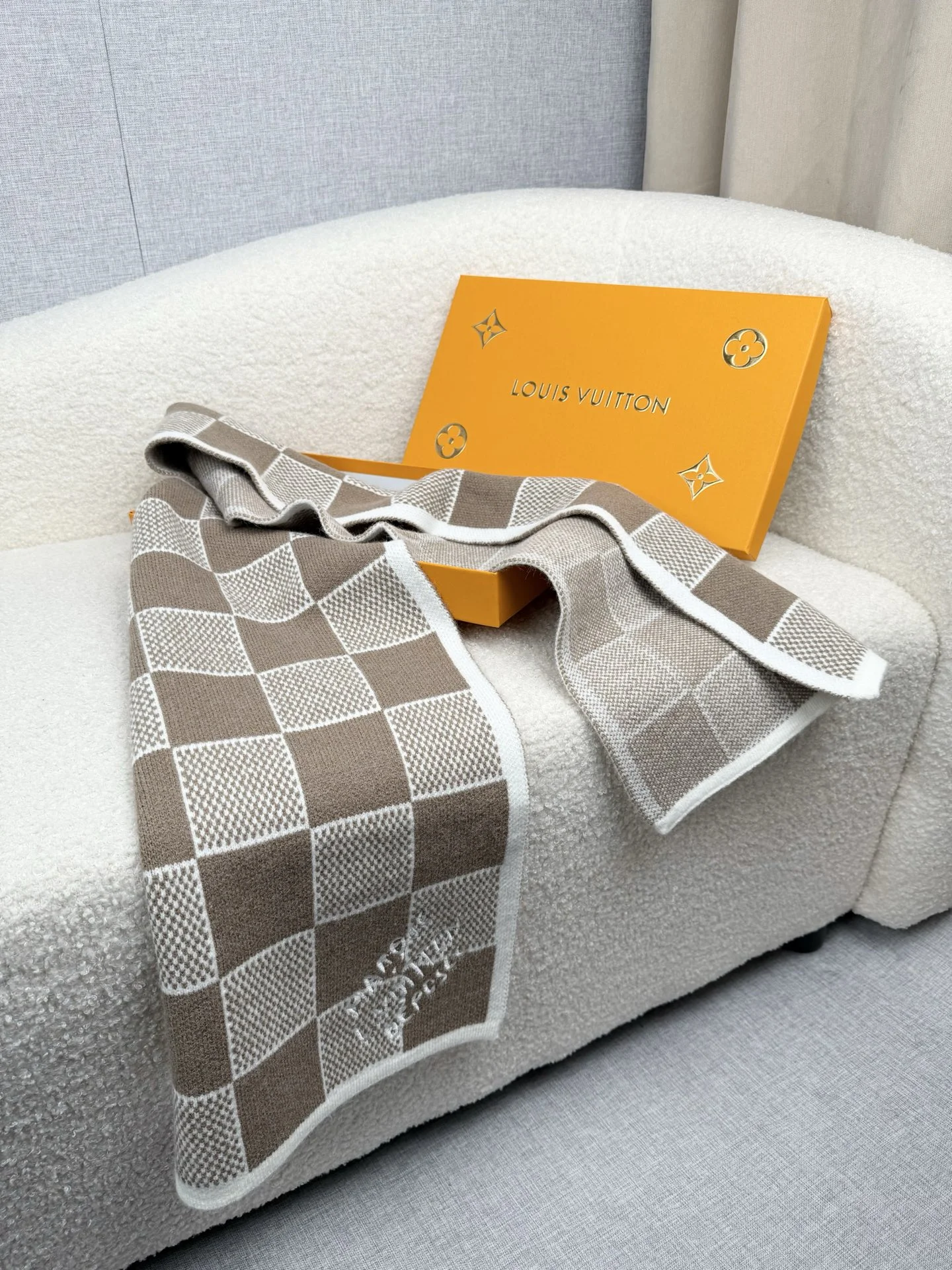 3-1724 Louis Vuitton Damier Heritage Knit Wool Scarf - Image 1