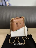 Chanel Vanity Case with Chain Small 19cm - Image 3