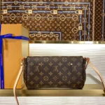 Louis Vuitton Favorite MM Monogram M40718 - Image 3