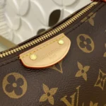 Louis Vuitton Pochette Hills Monogram M27509 - Image 3