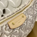 Louis Vuitton Pochette Hills Monogram Embleme M29879 - Image 3