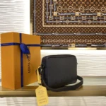 Louis Vuitton Nil Messenger Bag Taurillon Black M26783 - Image 3