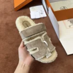 Hermès Chypre Shearling Sandal - Image 3