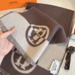 Hermès Ex-Libris Jacquard Reversible Cashmere Scarf - Image 4