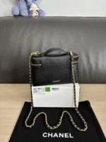 Chanel Vanity Case with Chain Small 19cm - Image 4