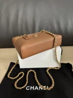 Chanel Vanity Case with Chain Small 19cm - Image 4
