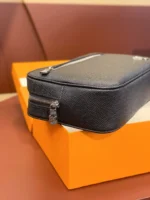 Louis Vuitton Pochette Kasai Taiga Leather Clutch 25cm - Image 4