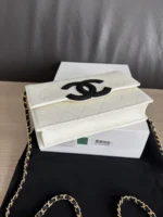 Chanel Handbag 96209 White - Image 4
