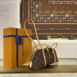 Louis Vuitton Squire East West Monogram M28953 - Image 4