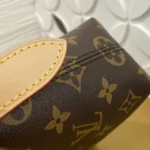 Louis Vuitton Pochette Hills Monogram M27509 - Image 4