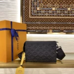 Louis Vuitton Gaston Wearable Wallet Taurillon Black M81115 - Image 4