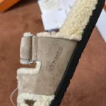 Hermès Chypre Shearling Sandal - Image 4