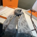 Hermès Chaîne d'Ancre Reversible Lambswool Scarf - Image 4