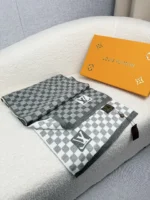 Louis Vuitton Petit Damier Knit Wool Scarf - Image 5