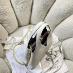 Chanel 26A Métiers d'Art Triangle Hobo Bag 32cm - Image 5