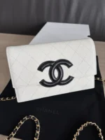 Chanel Handbag 96209 White - Image 5