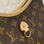 Louis Vuitton Lineup BB Monogram M28423 - Image 6
