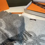 Hermès Chaîne d'Ancre Reversible Lambswool Scarf - Image 5