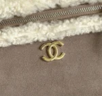 Chanel 26K Shearling Trim Vanity Case - Image 6