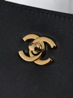 Chanel 26A Vertical Tote Bag 23.5cm - Image 6