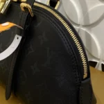 Louis Vuitton Squire East West Bag M3A167 - Image 6