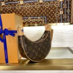 Louis Vuitton Loop Monogram M81098 - Image 6