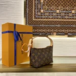 Louis Vuitton Pochette Hills Monogram M27509 - Image 6